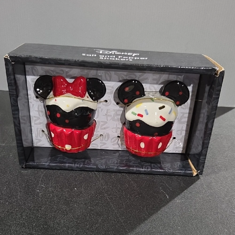 Disney Mickey and Minnie Cupcake Shaker Set